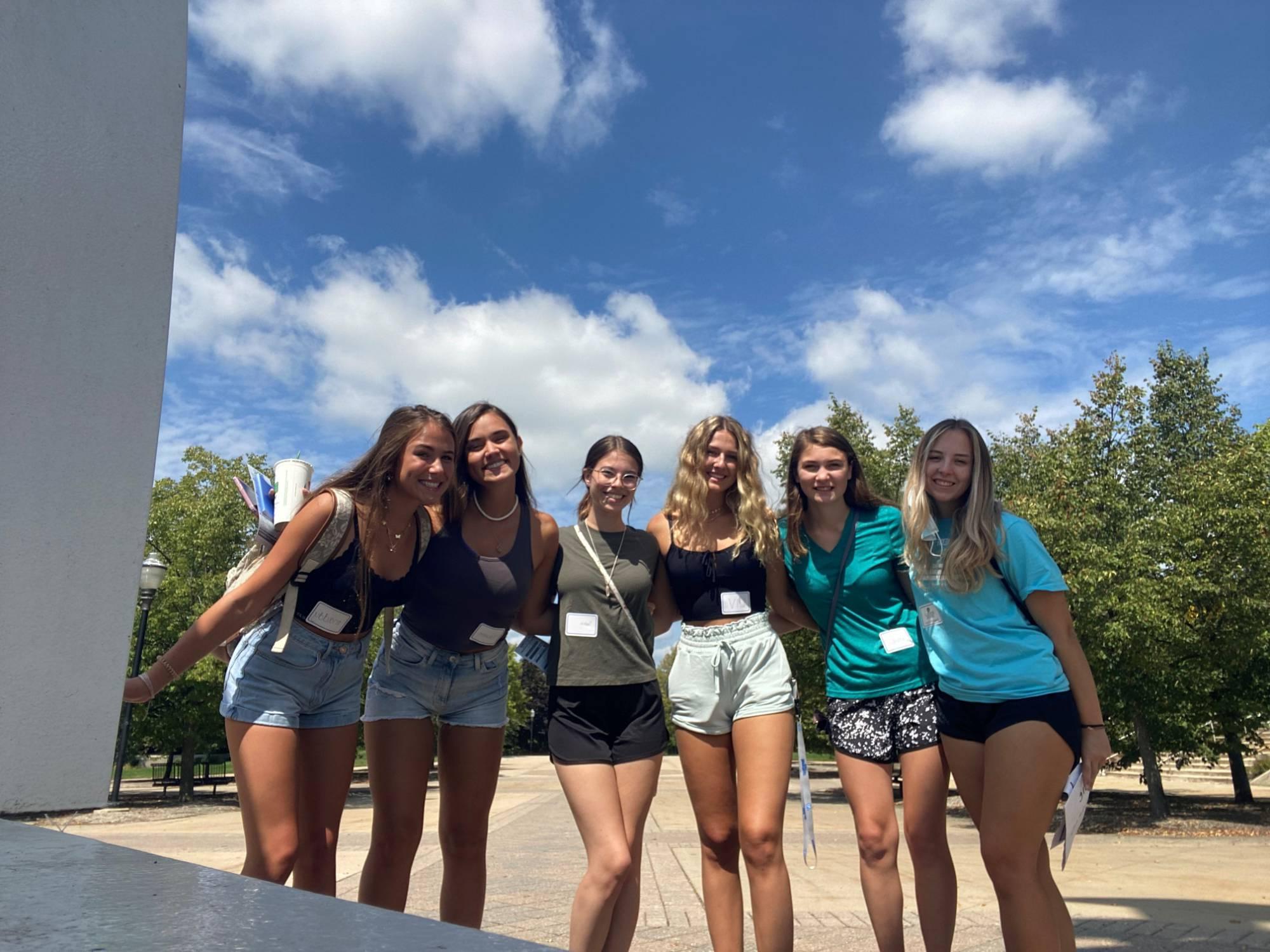 Honors students enjoying the sunshine